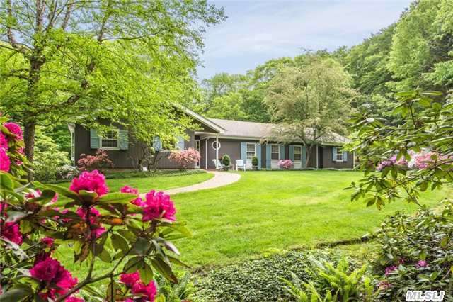 354 Ridge Ln Mill Neck, NY 11765