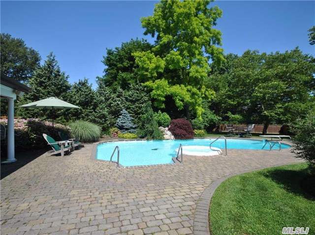 38 Schooner Rd Northport, NY 11768