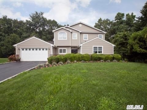10 Acorn Rd Saint James, NY 11780
