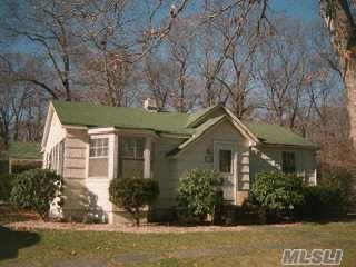 10 Tuckahoe Rd Sound Beach, NY 11789