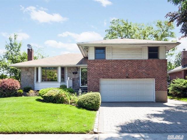4 Leonard Rd Syosset, NY 11791