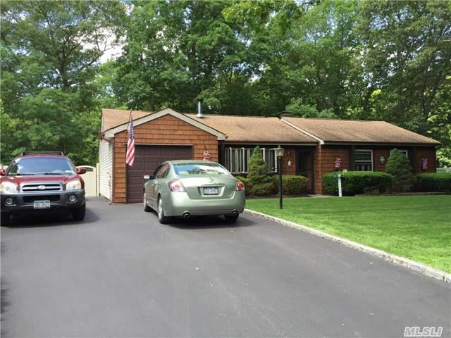 30 Marc Dr Ridge, NY 11961