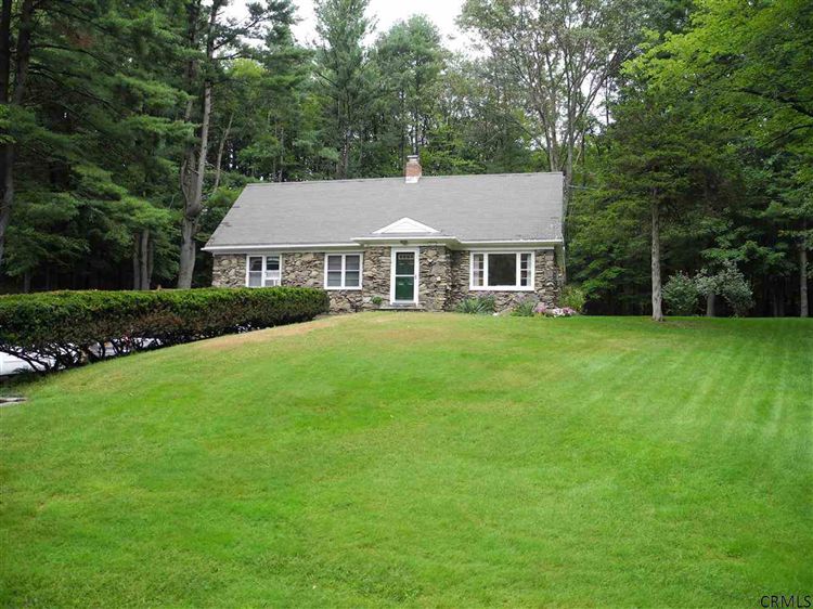 314 THAIS RD Sand Lake, NY 12018