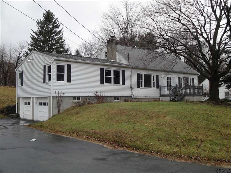 31 DENVER DR Sand Lake, NY 12196