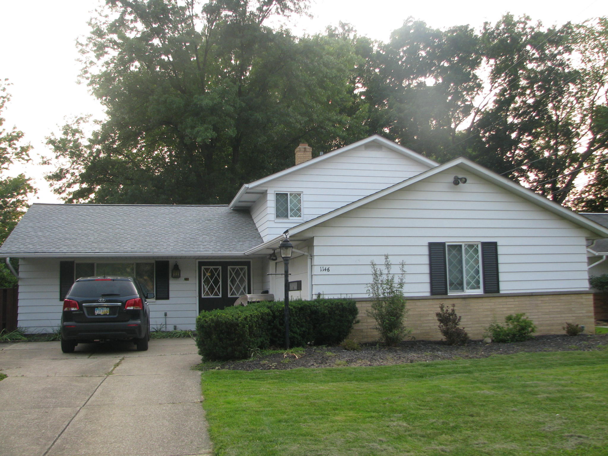 1146 Hillrock Dr South Euclid, OH 44121