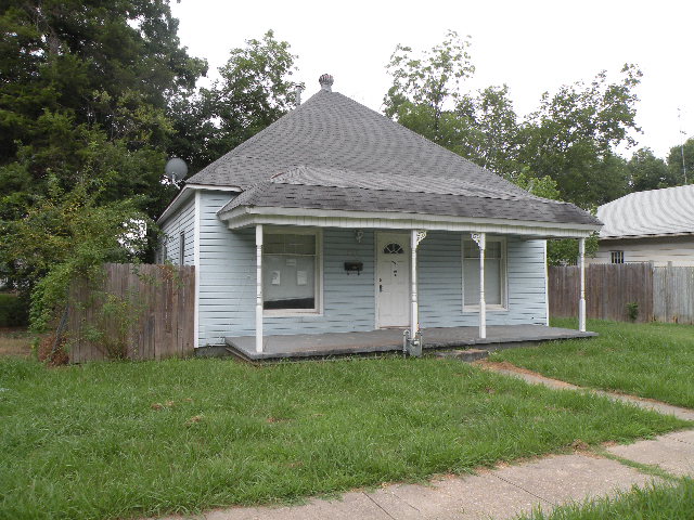 907 W Division St Henryetta, OK 74437