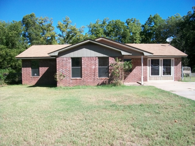 209 E Rosewood St Hugo, Ok, 74743 Choctaw County Hugo, OK 74743