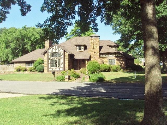 1641 S Colonial Cir Sallisaw, OK 74955