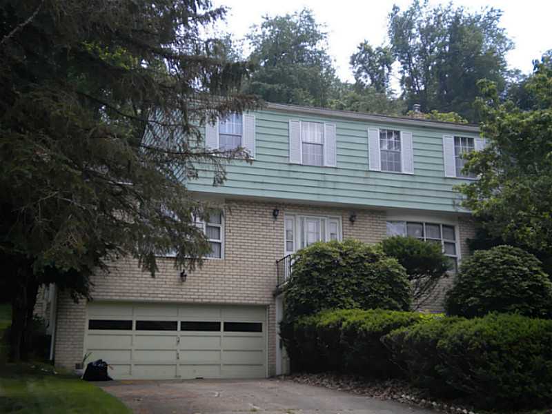 1752 Kings Court South Park, PA 15129