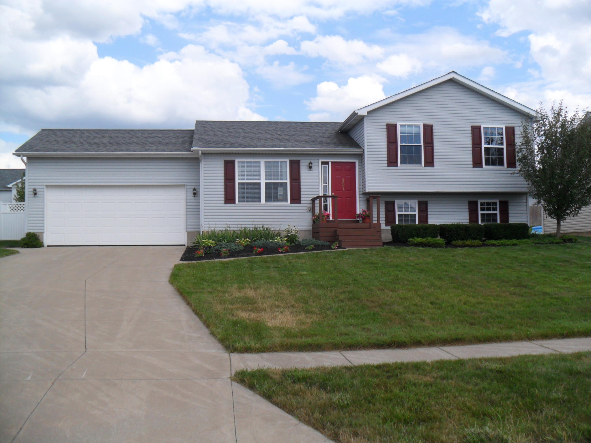 8693 Robin Dr Erie, PA 16509