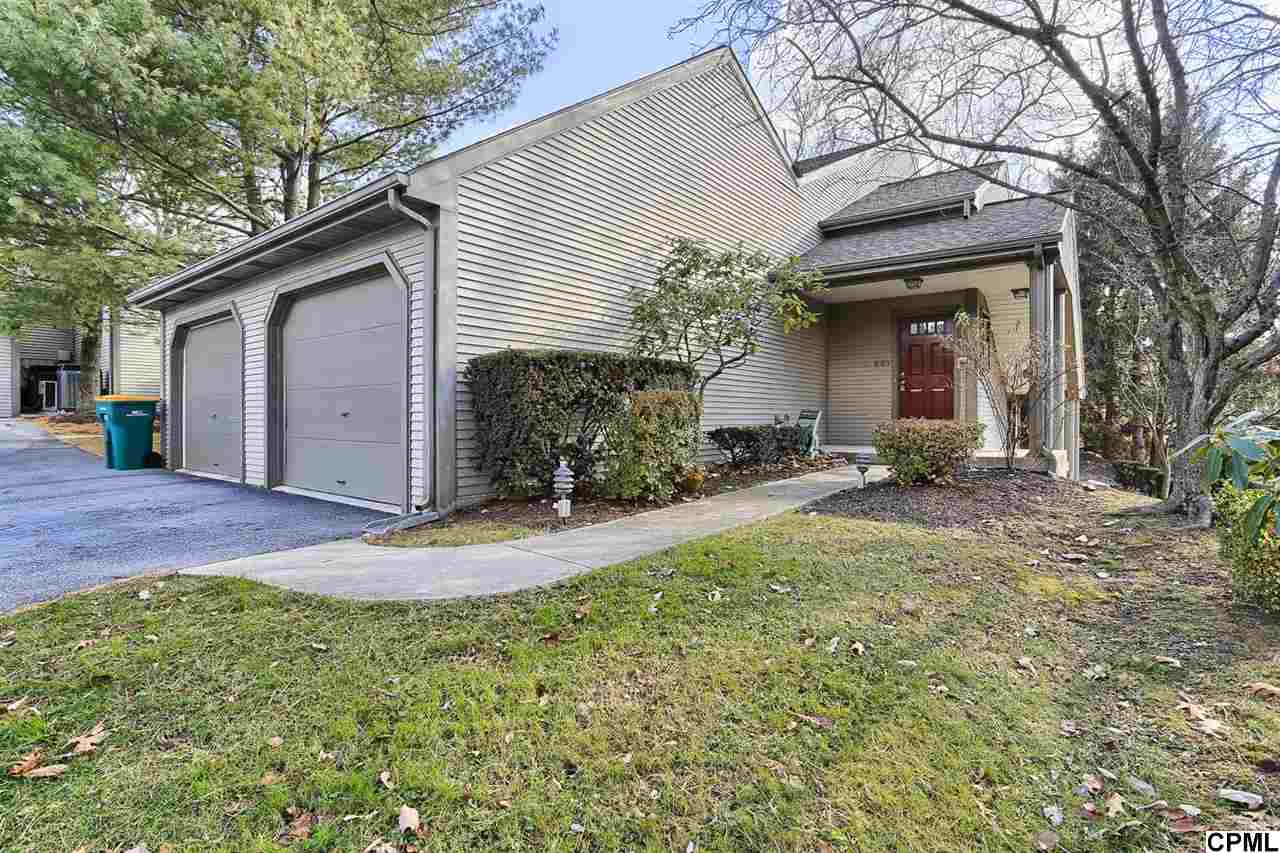 551 Roslaire Dr Hummelstown, PA 17036