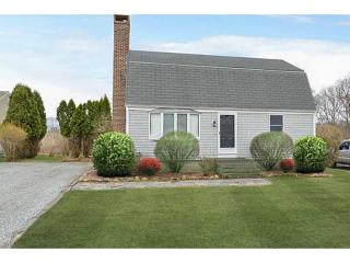 18 Lakeworth Ave Narragansett, RI 02882