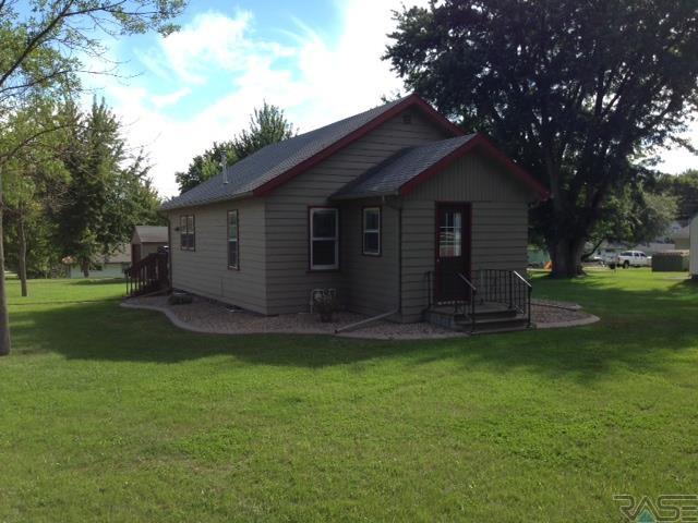 609 E 2nd St Colton, SD 57018