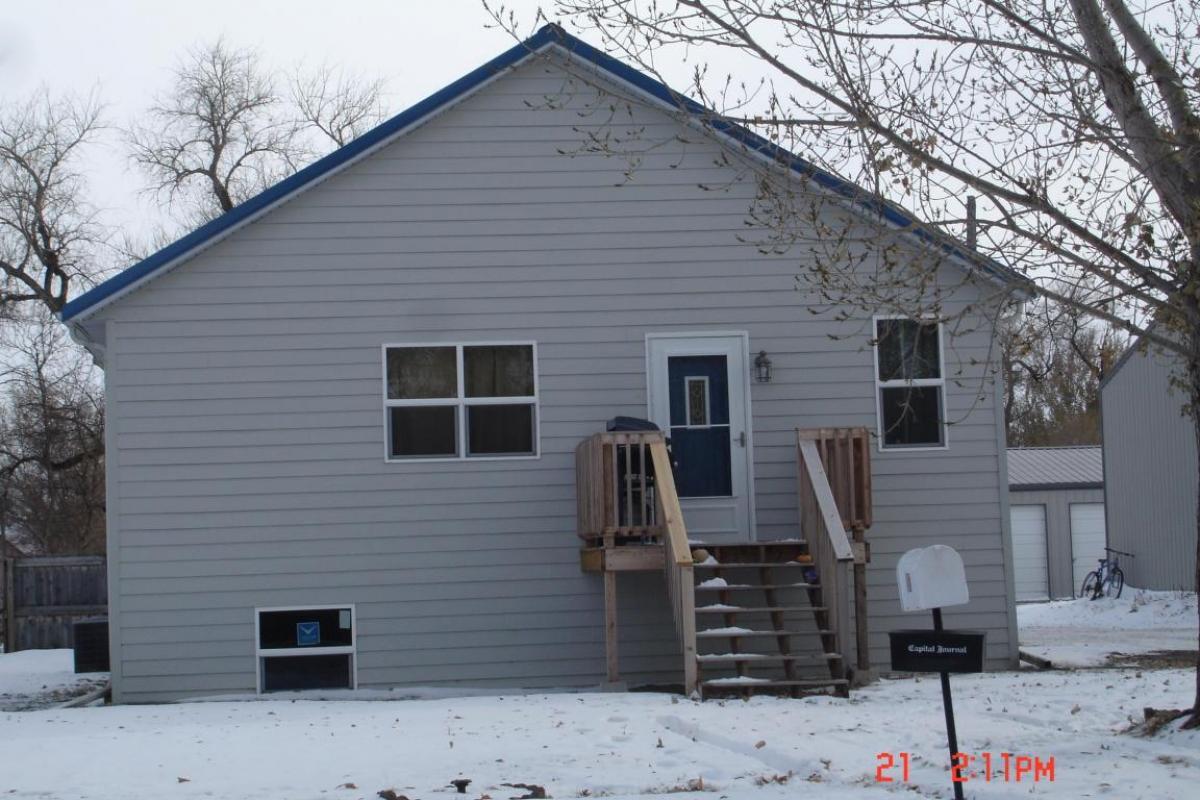 107 E 4th Ave Fort Pierre, SD 57532