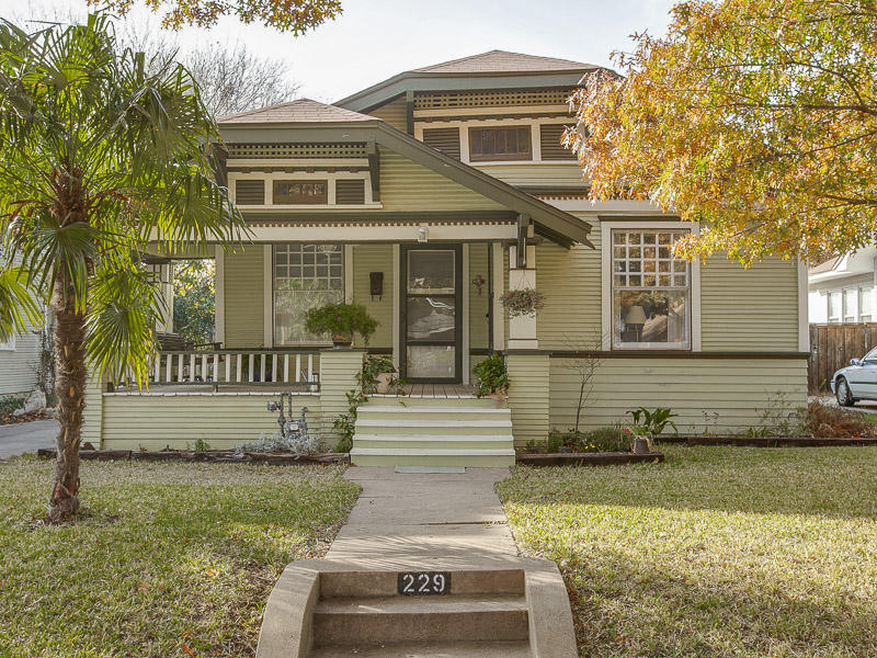 229 N Brighton Ave Dallas, TX 75208