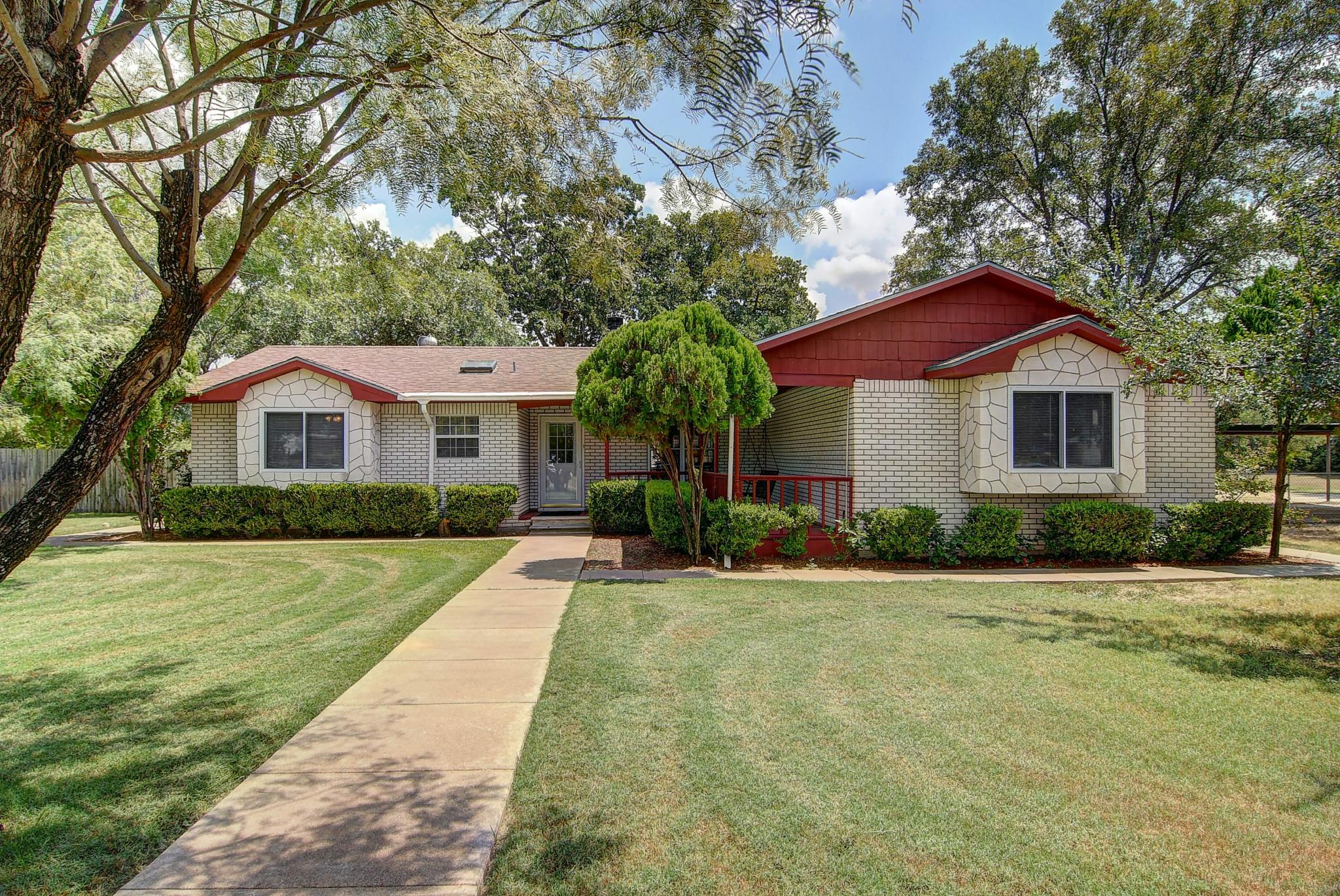 100 Whitney Ln Waco, TX 76705