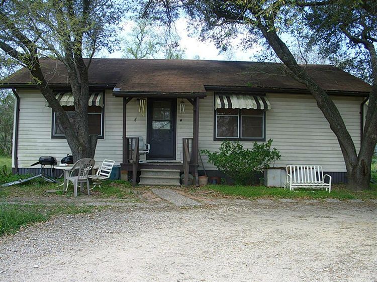 40 Bar Park Loop Coldspring, TX 77331