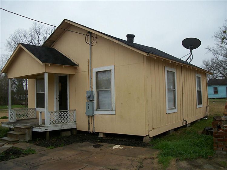 905 Burleson West Wharton, TX 77488
