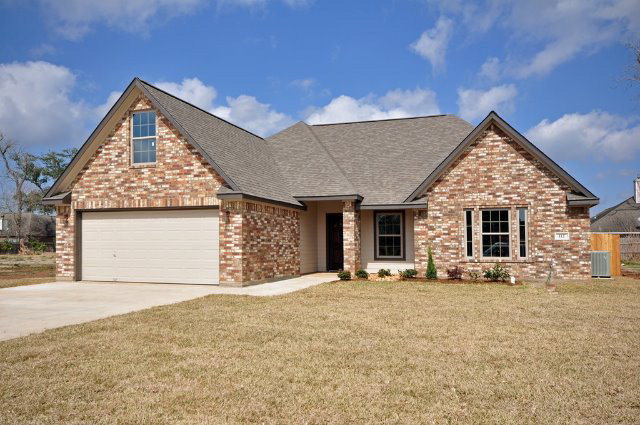 112 Jefferson St Clute, TX 77531