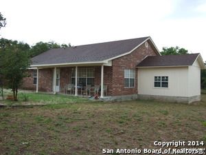 610 ROSSVILLE RD Devine, TX 78016