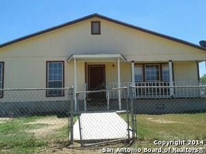 1025 Cr 7711 Devine, TX 78016