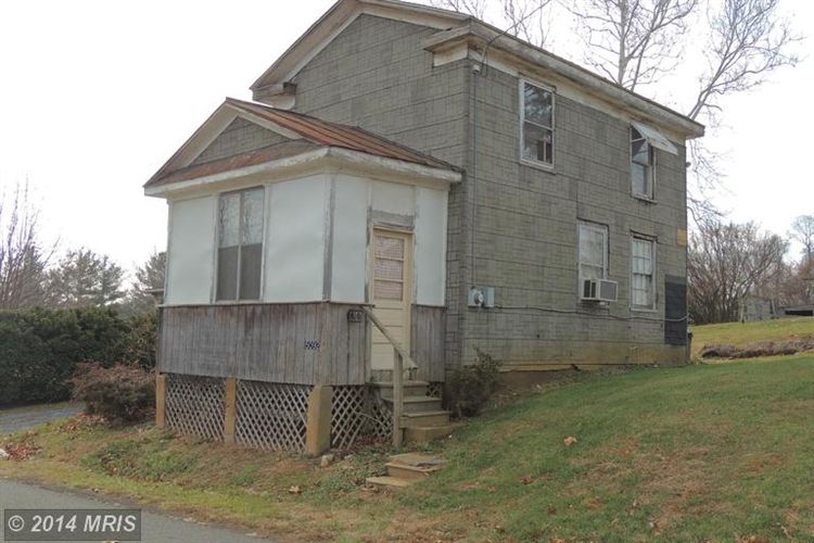 5092 LEEDS MANOR RD Hume, VA 22639