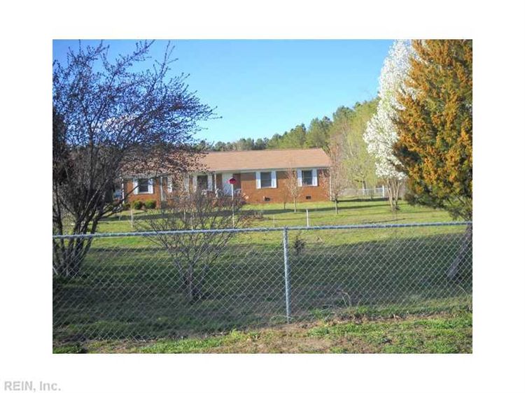 1465 WALKERS RD Elberon, VA 23846