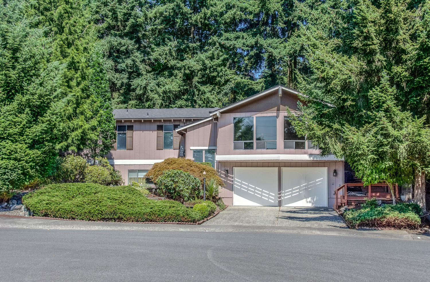 13725 SE 23rd Ln Bellevue, WA 98005