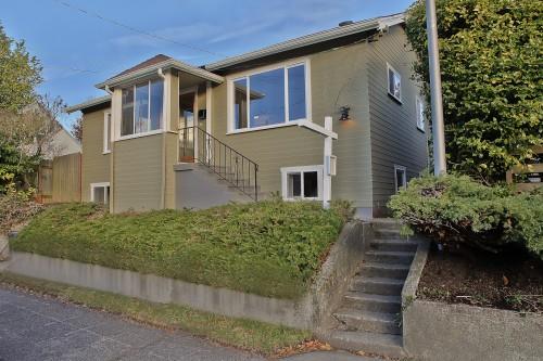 7906 8th Ave NW Seattle, WA 98117