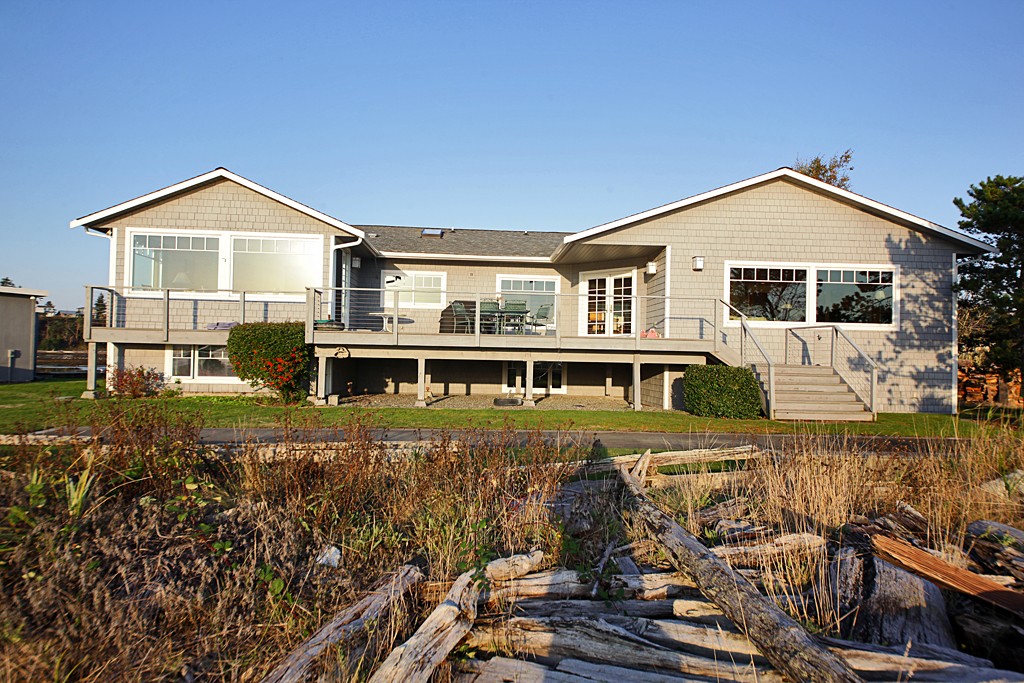 2380 Sunlight Beach Rd Clinton, WA 98236