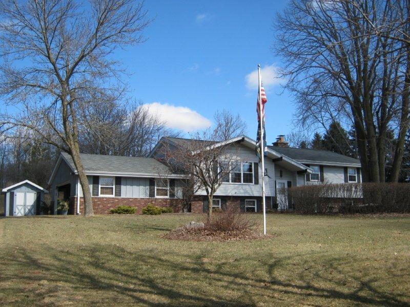 5590 Gray Log Ct Cedarburg, WI 53024