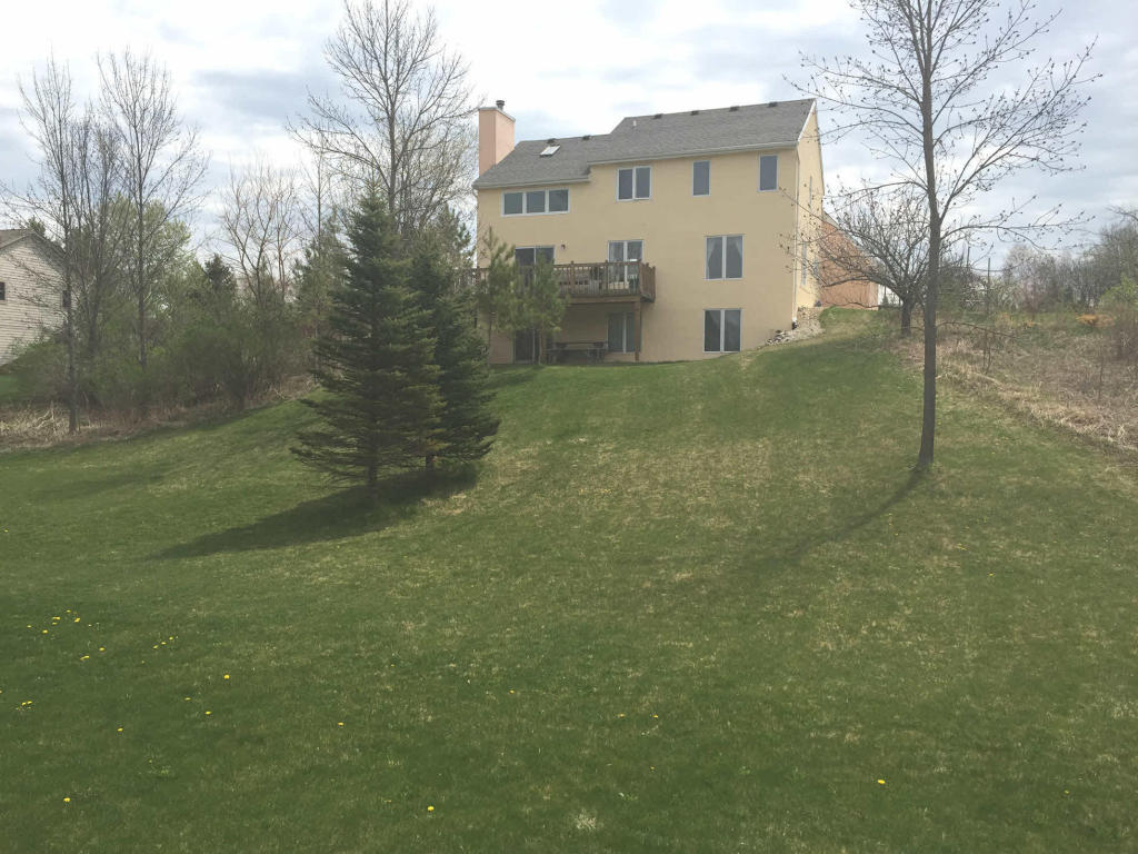 2419 Deerfield Ct Cedarburg, WI 53080