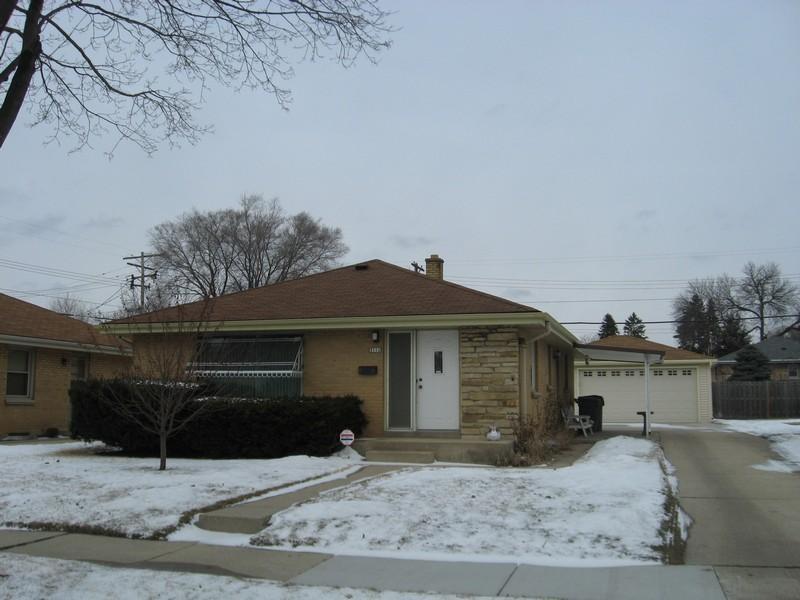 7112 W Lakefield Milwaukee, WI 53154