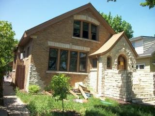 2113 S 30th St Milwaukee, WI 53215