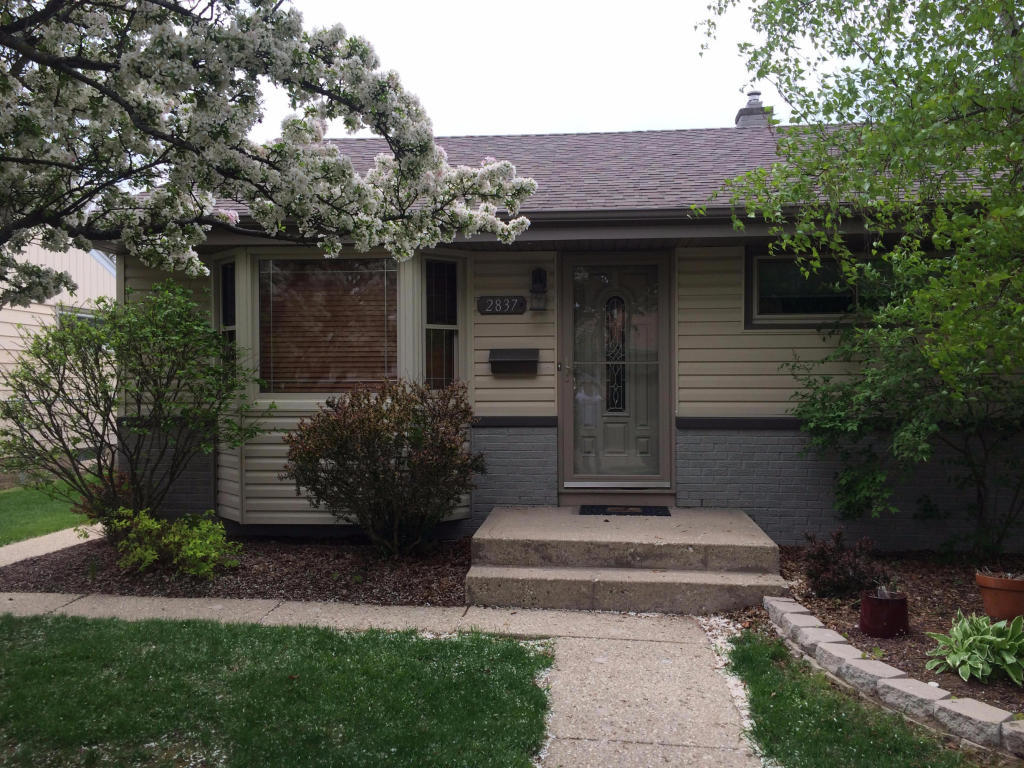 2837 S 67th St Milwaukee, WI 53219