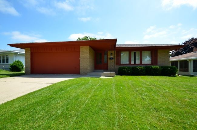 3248 S 88th St Milwaukee, WI 53227