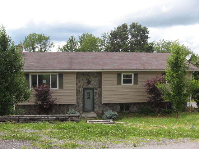 126 Roslyn Street Prosperity, WV 25909